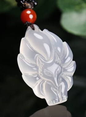 天然玛瑙九尾狐狸挂件吊坠女款时尚 玉髓狐仙吊坠百搭吊坠