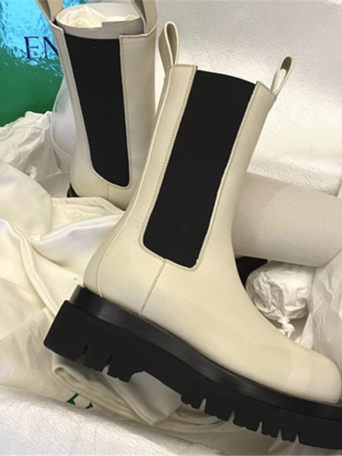 여성용 AW BV 첼시 숏 부츠 2024 가을 겨울 모나 같은 스타일  가죽 두꺼운 밑창 미드 커프 마틴 부츠 굴뚝 부츠