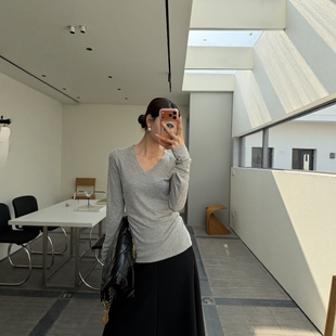 摩登mdeng197露腰V领设计长袖T恤女2026春新款修身显瘦上衣 2F010