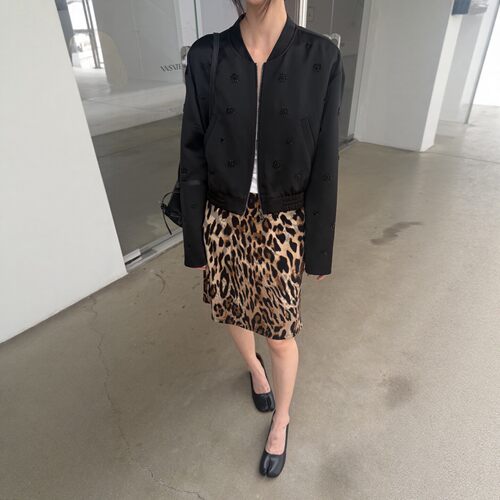 摩登197醋酸缎面刺绣短外套女