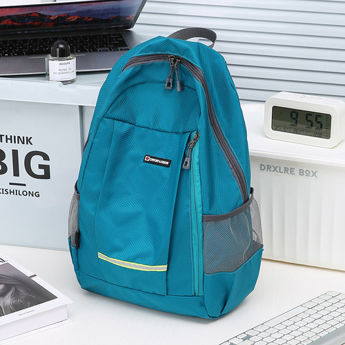 小学生双肩包户外轻便背包