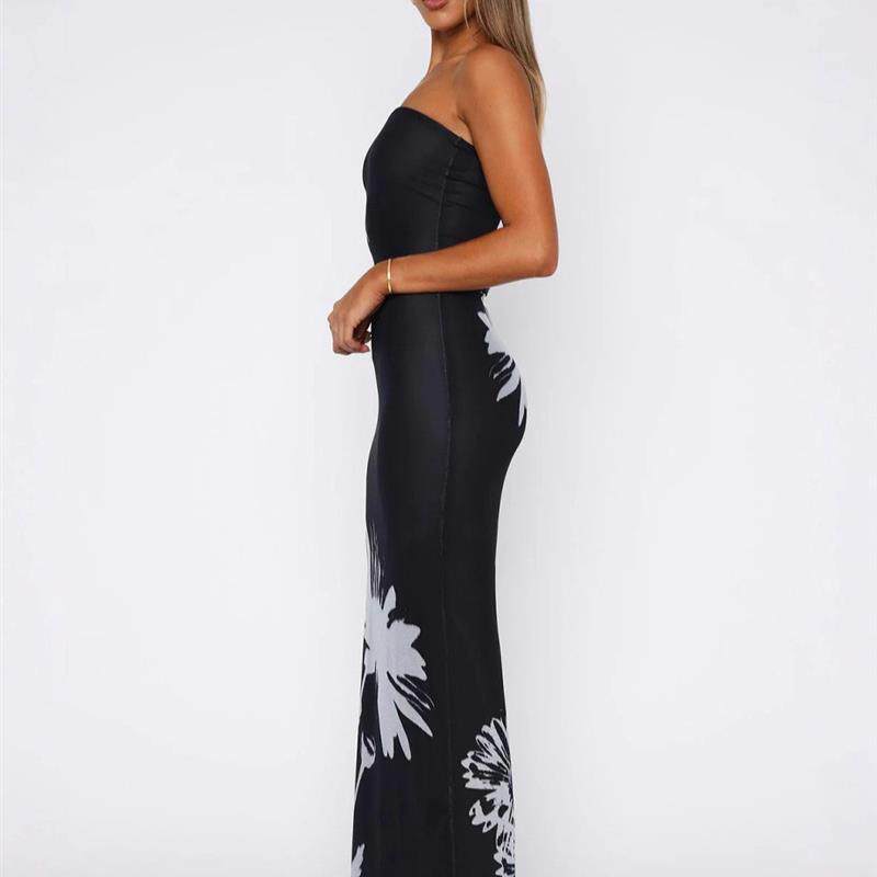 Two hundred and twenty-five women dressed in Euro-Americans