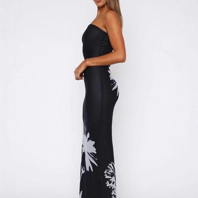 Two hundred and twenty-five women dressed in Euro-Americans