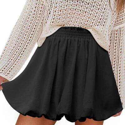 A beautiful woman with a summer-spirited white-skinned fashi