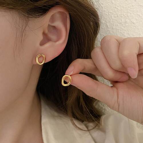 An elliptical ear nail, Eurasia Fashion Fashion Fashion Girl