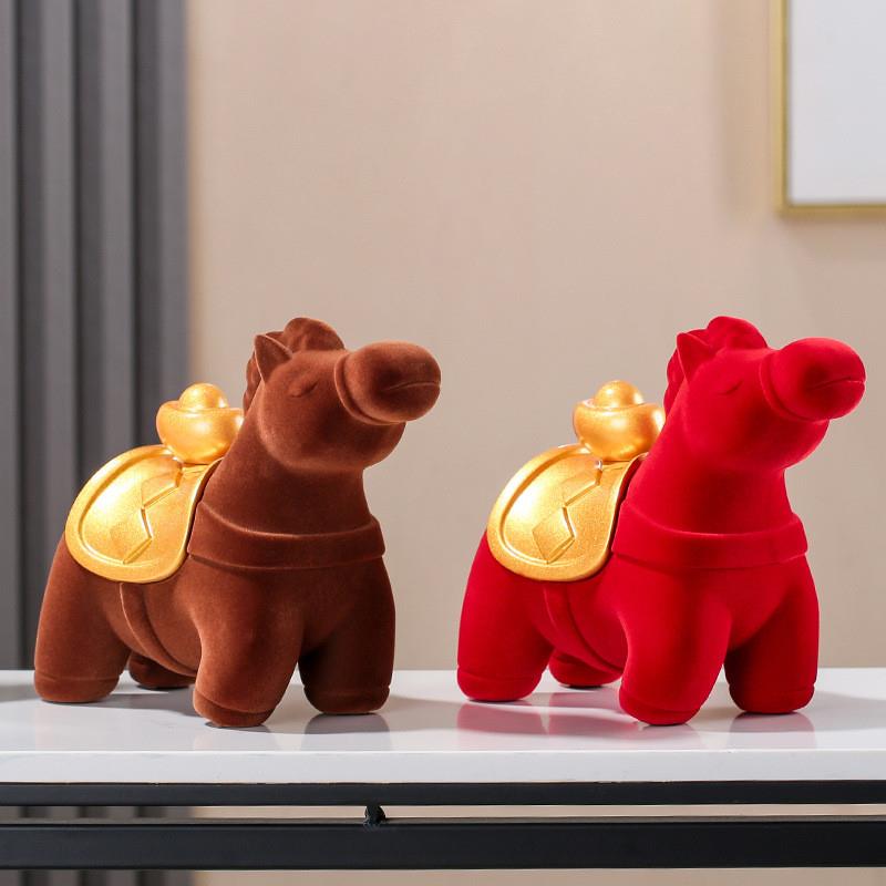 Red pony resin velvet-loaded table-tops in the living room,