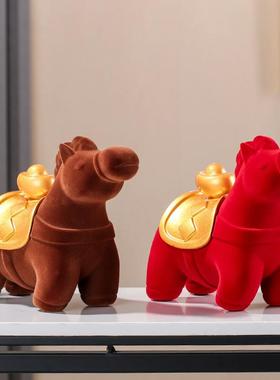 Red pony resin velvet-loaded table-tops in the living room,