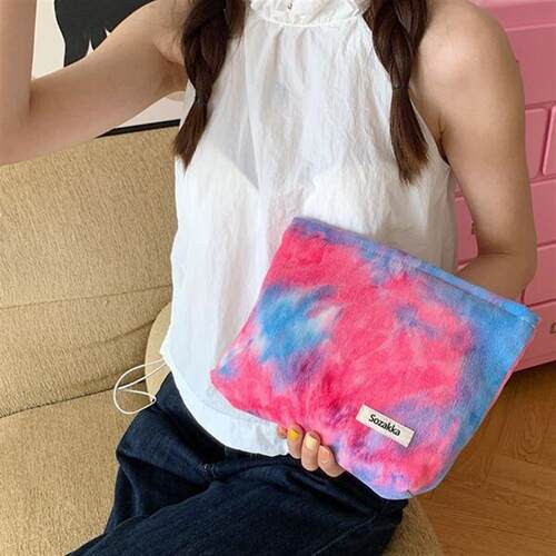 37172 The Han Fung Tsing Gradient Cosmetics Packages are hig