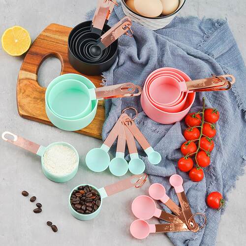 Eight sets of flour-measuring tools to measure a key with a