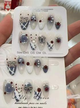 The nail patch wears a purely hand-made colored ocean system