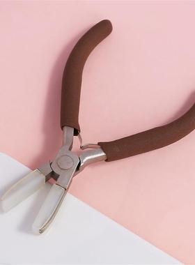 High-end hand-made pliers of carbon steel squeezing and sque