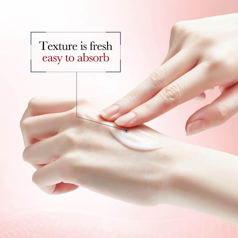 Snail is soaked in eye cream, and water is soaked in eye cre