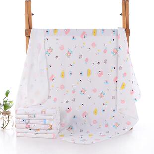 A cotton-column newborn baby with a towel and a towel for a