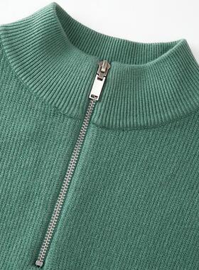 The man in the big sweater zips a half-clank and weaves the