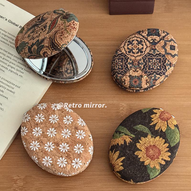 Creative Retro Style Mirror: Portable Compact Mirror for Wom