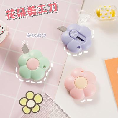 Beautiful and compact utility knife, perfect for opening pac