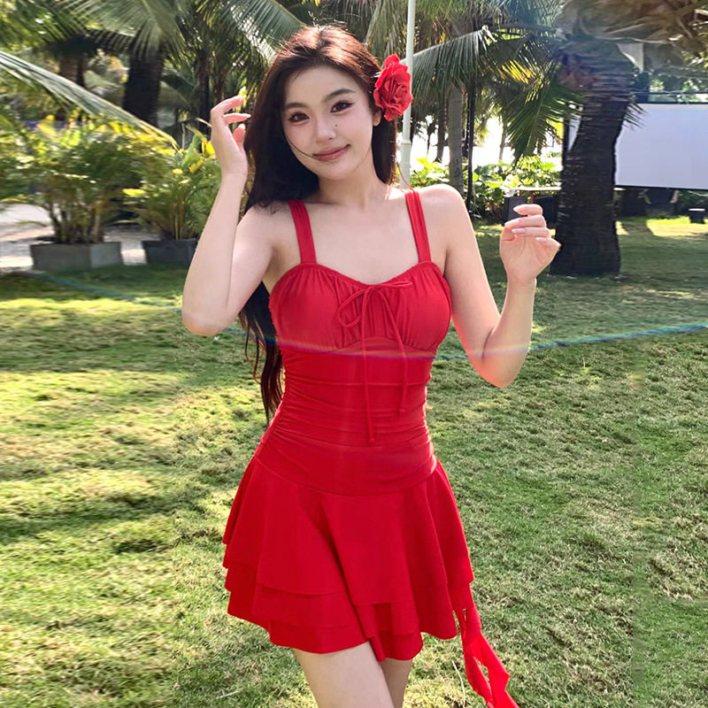 纯欲牛奶丝吊带裙式显瘦连体泳衣