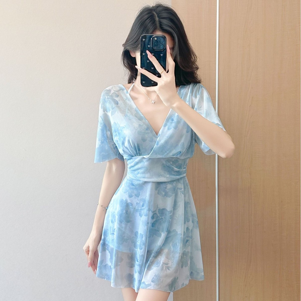 碎花V领收腰遮肚比基尼度假泳衣
