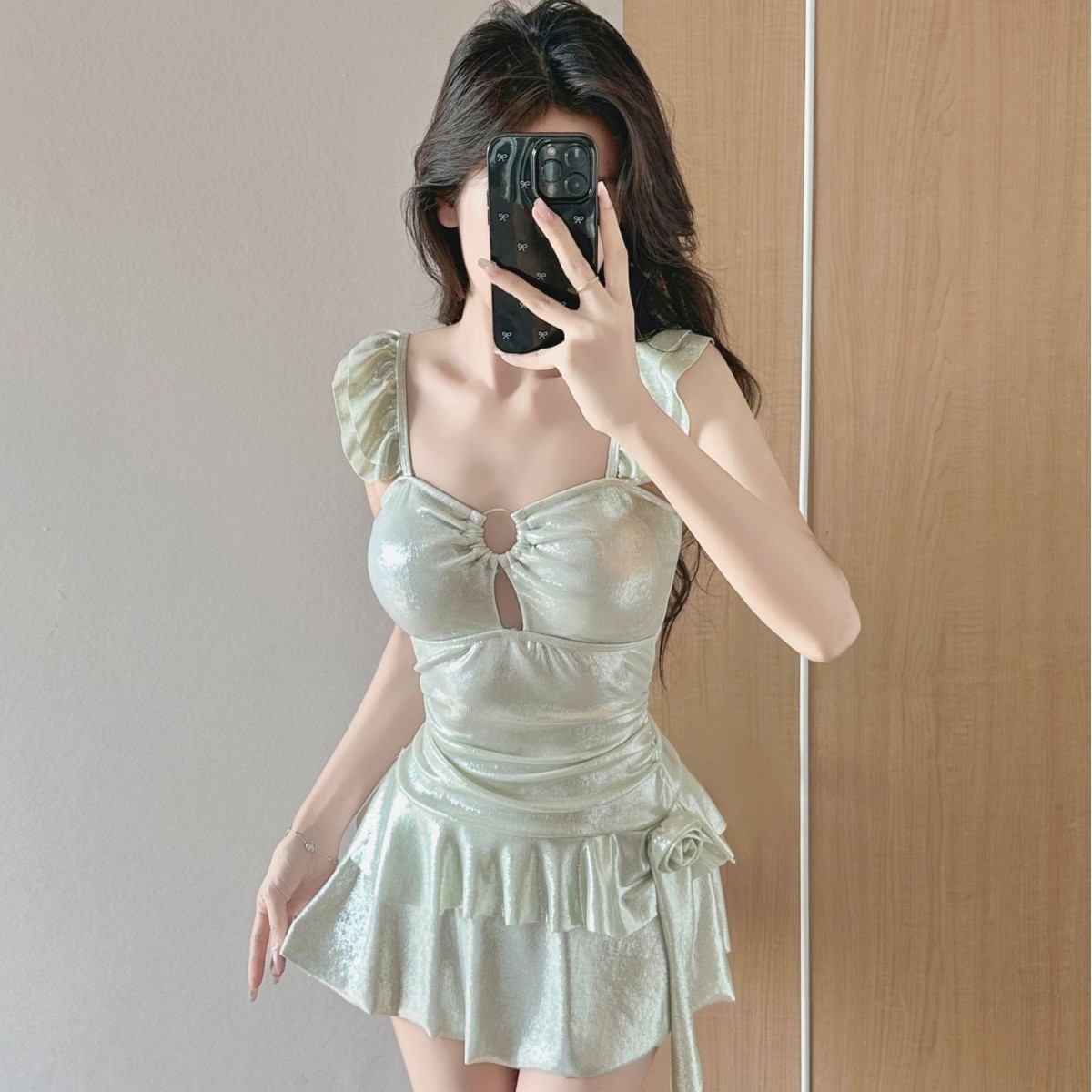 小胸聚拢显瘦吊带裙式连体泳衣女