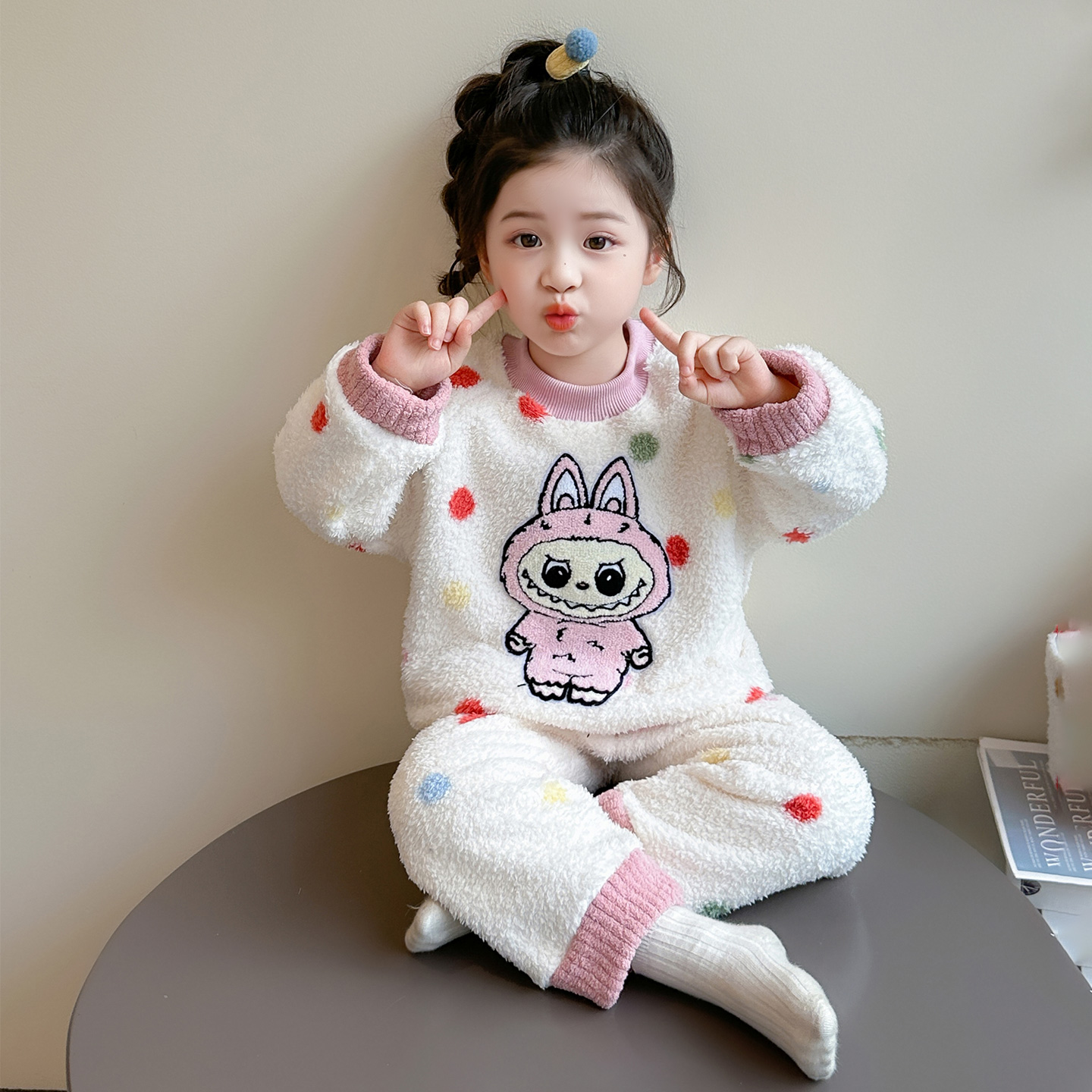 儿童睡衣女童秋冬款2025新款珊瑚绒宝宝卡通圆点拉布布家居服套装