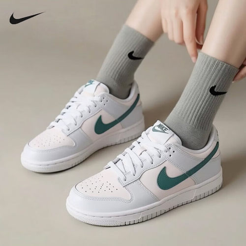 耐克DUNKLOW女轻便耐磨休闲鞋