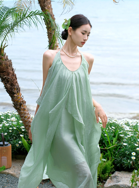 三亚海边绝美穿搭ootd沙滩裙绿色挂脖吊带度假连衣裙绝美2025新款