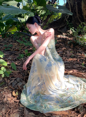 三亚海边度假沙滩裙海岛穿搭绝美旅游拍照绿色印花吊带连衣裙长裙