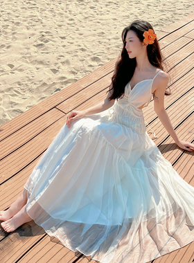 三亚海边沙滩连衣裙裙女长裙绝美海岛白色吊带法式度假收腰ootd