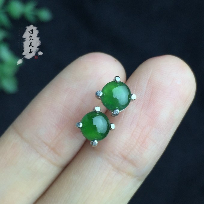 6mm天然A货翡翠冰种满绿简单耳钉