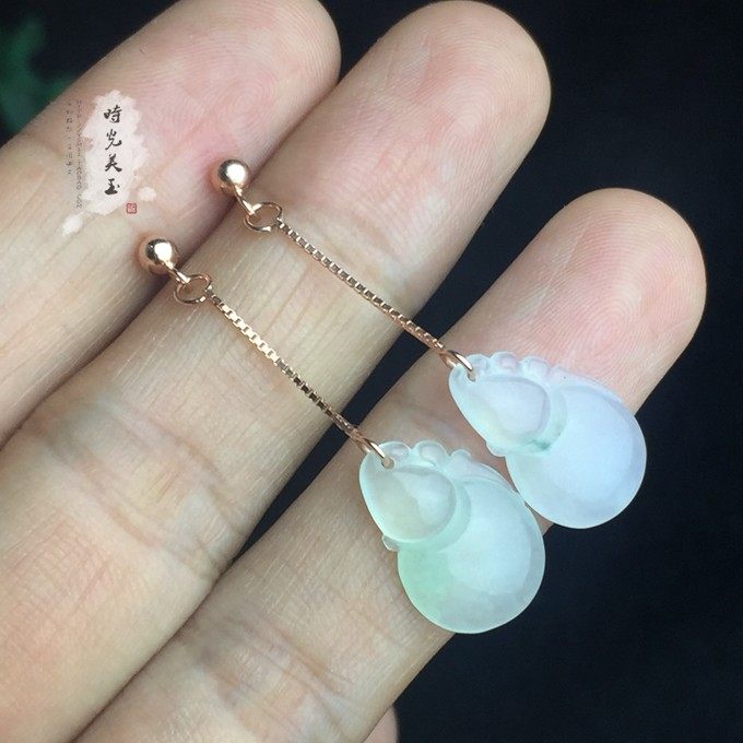 天然A货翡翠白冰葫芦耳坠