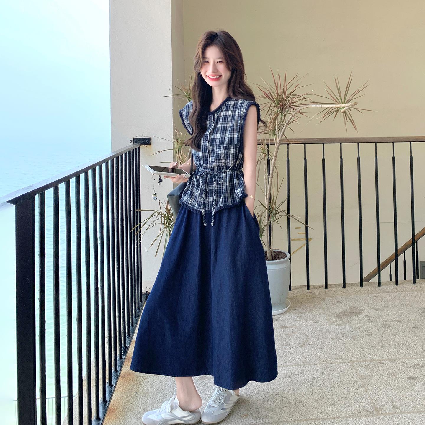 韩系穿搭套装女2025夏季新款复古设计感格纹背心牛仔半身裙两件套