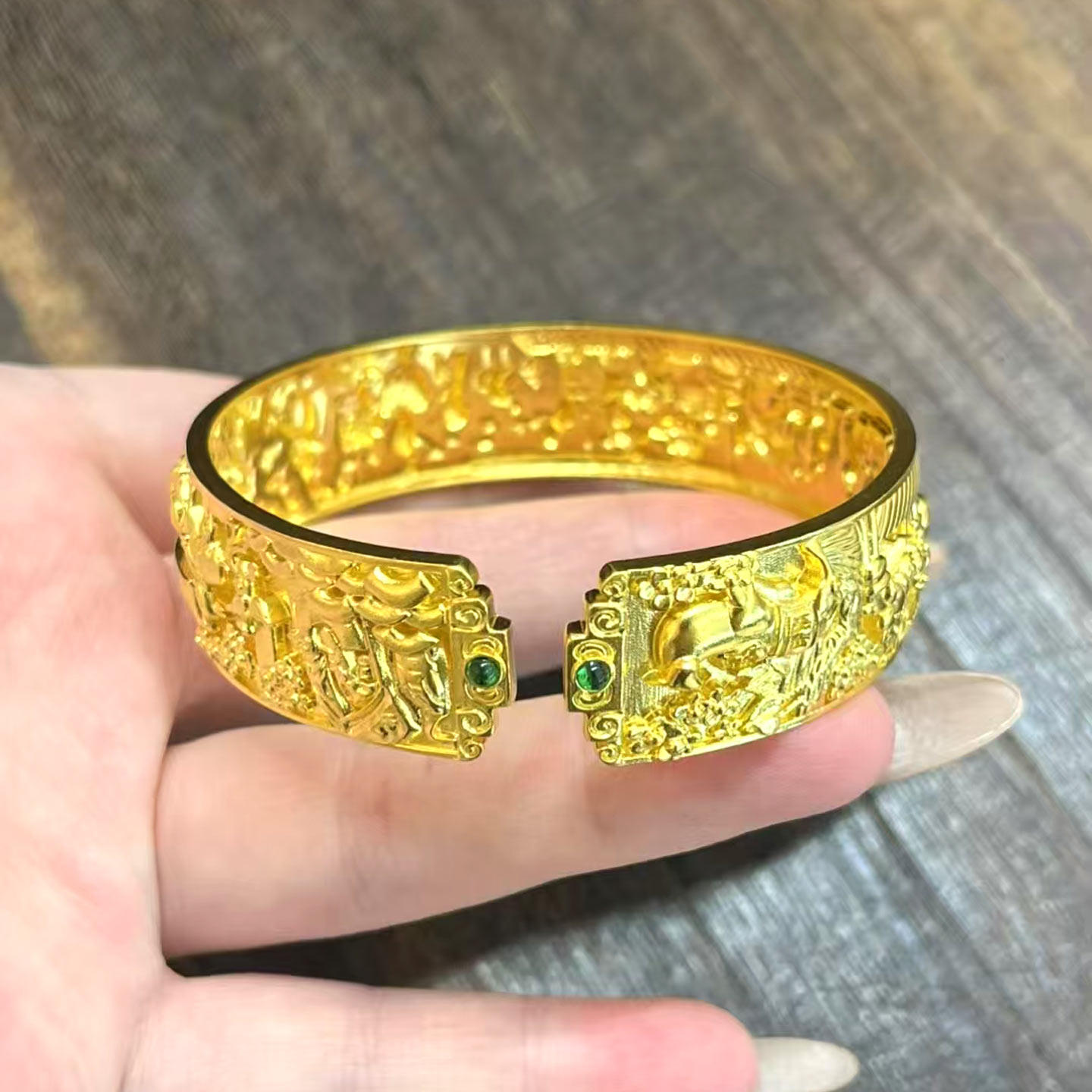 古法錾刻黄金足金999清明上河图开口手镯宽版实心女款定制送礼