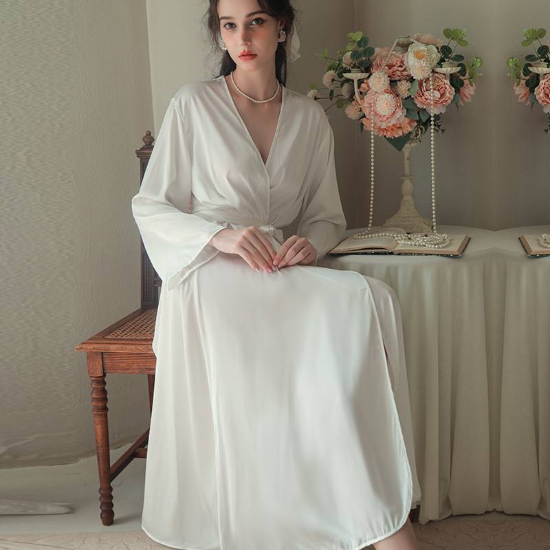 bride新娘晨袍女红色睡袍婚礼化妆伴娘团结婚和服缎面长款浴袍图片