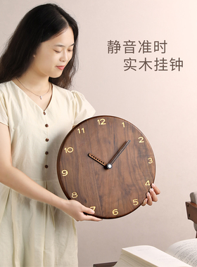 实木静音挂钟家用客厅免打孔原木风现代简约2025新款创意挂墙钟表