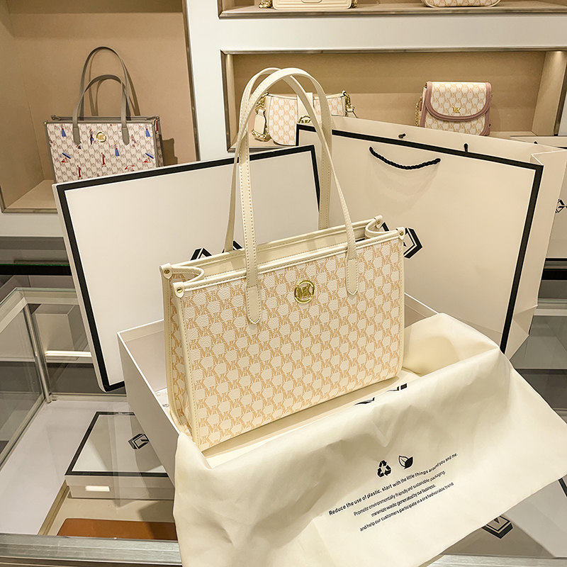 MK托特包包女2021新款潮秋冬小众上课通勤包手提包大容量单肩大包