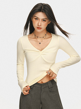 纯欲气质深V领扭结长袖T恤女秋冬2026气质美式辣妹设计感红色上衣