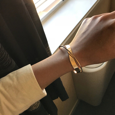 Korean New Glossy Double Layer Geometric Irregular Cross Rip