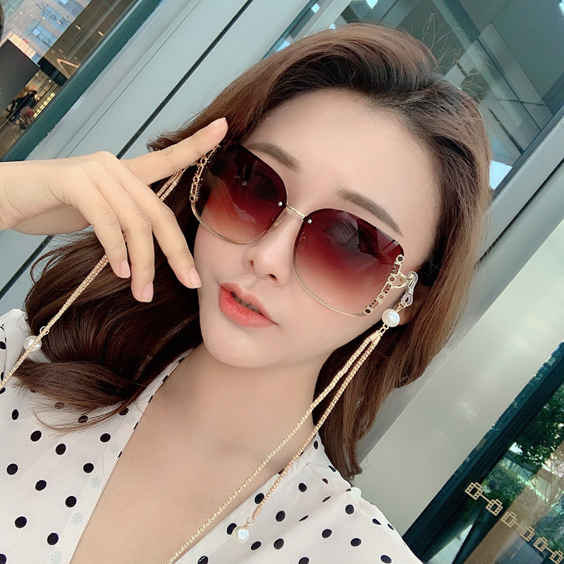 2021新款韩版网红链子墨镜女潮无框个性珍珠女士优雅太阳眼镜街拍