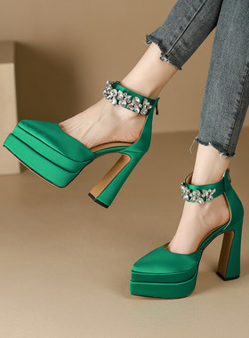 杏色绿色鞋子水钻绸缎尖头包头鞋粗跟超高跟凉鞋女防水台扣带 GYL