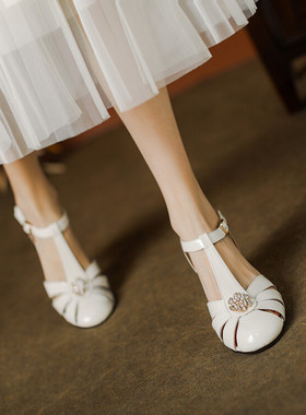 米白色绿色夏季丁字复古粗跟中跟凉鞋女包头漆皮亮皮全皮真皮 QMK