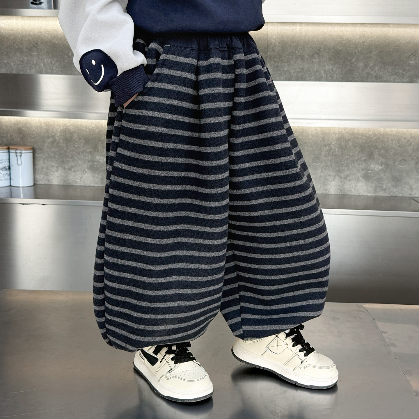 男童冬季加厚一体绒条纹休闲裤子