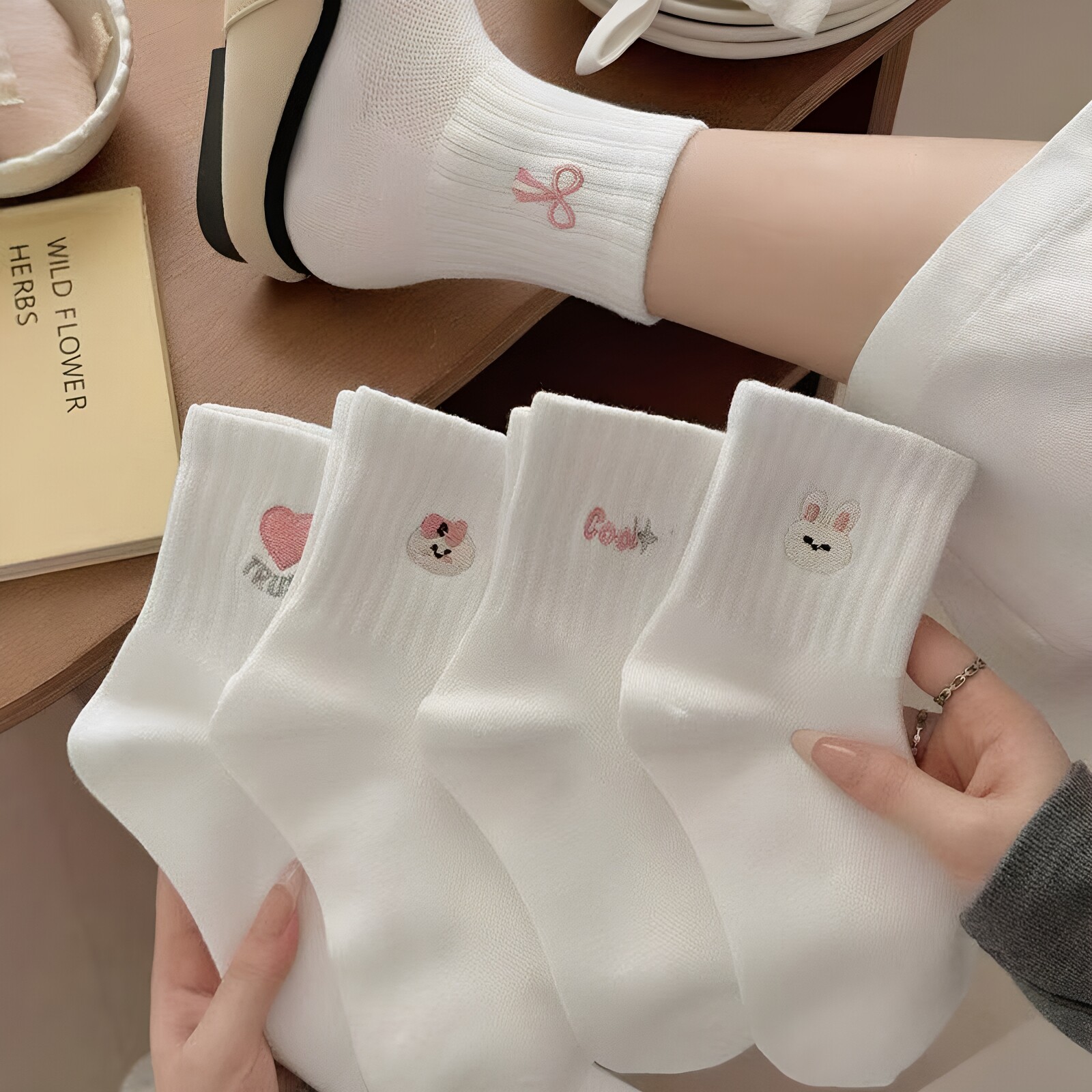 袜子女中筒袜春秋款ins可爱学院白色女袜长筒四季卡通兔子小白袜