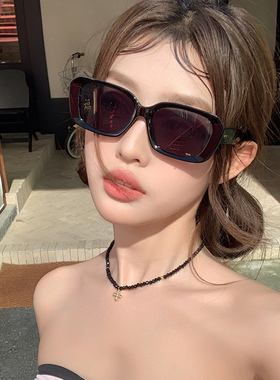 防紫外线夏季海边出游黑色墨镜女