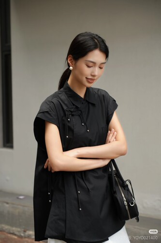 JN亲妈2026年春季新款新中式盘扣国风设计感翻领衬衣无袖上衣黑色