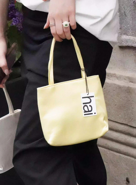 HAI英国小众设计品牌真丝绸缎单肩斜挎包休闲时尚纯色小包ins风