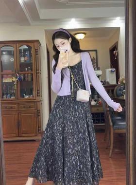 AT新款吊带连衣裙气质优雅碎花韩系显瘦精致百搭紫色V领针织开衫