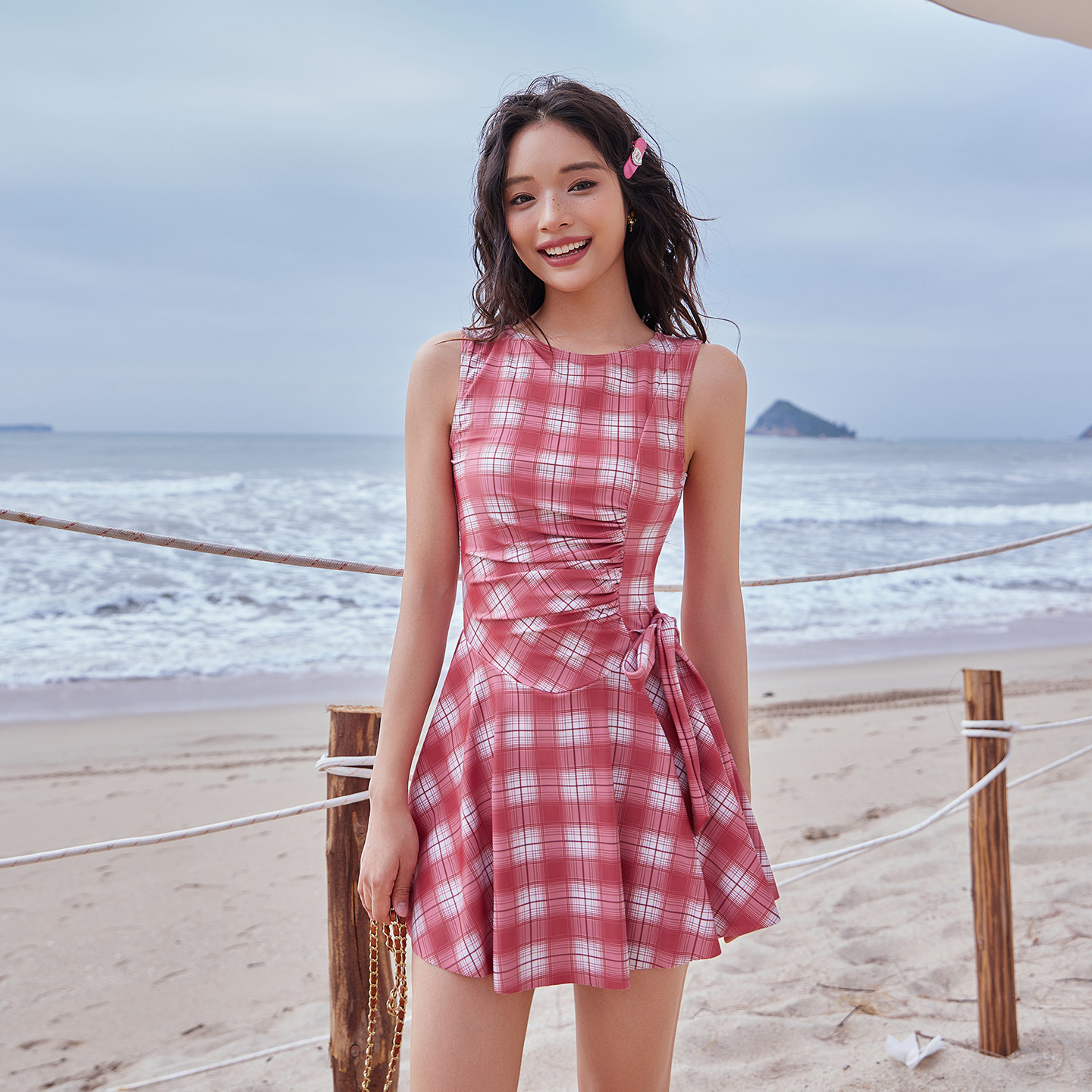 复古风格纹连体保守2026新款泳衣女无袖收腰显瘦连衣裙式遮肉泳装