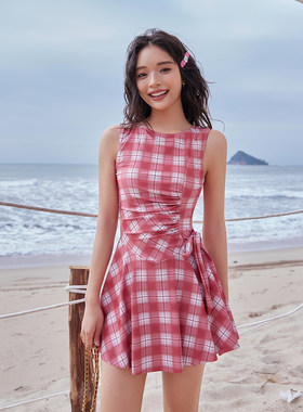 复古风格纹连体保守2026新款泳衣女无袖收腰显瘦连衣裙式遮肉泳装
