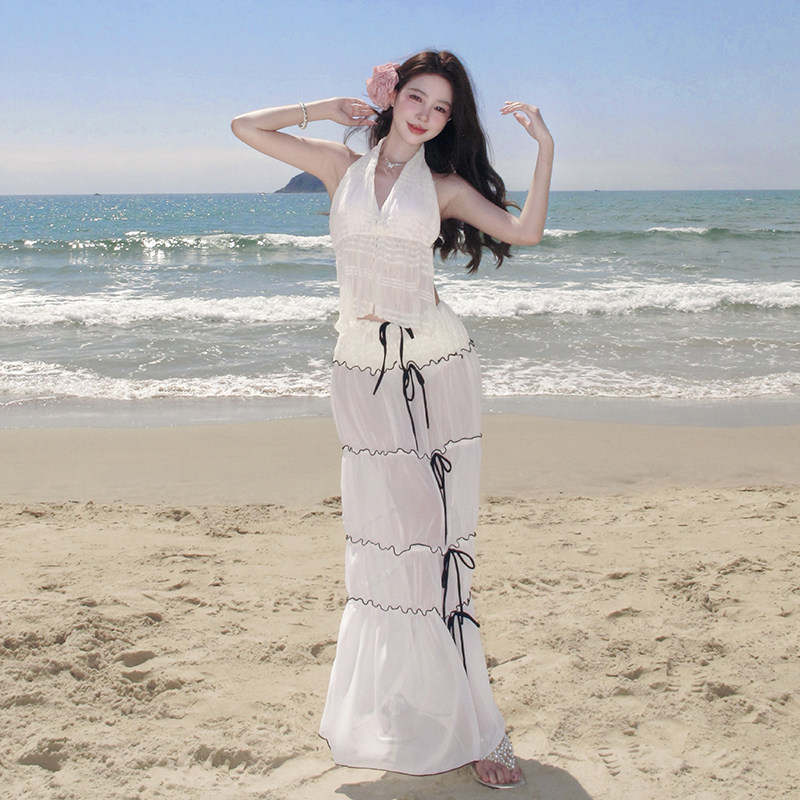 泳衣女高级感挂脖比基尼三件套小胸长裙显瘦泡温泉度假绝美泳装