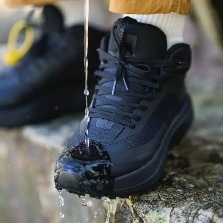 高端牛货！加棉款压胶防水鞋面冬季男士户外运动保暖登山越野跑鞋